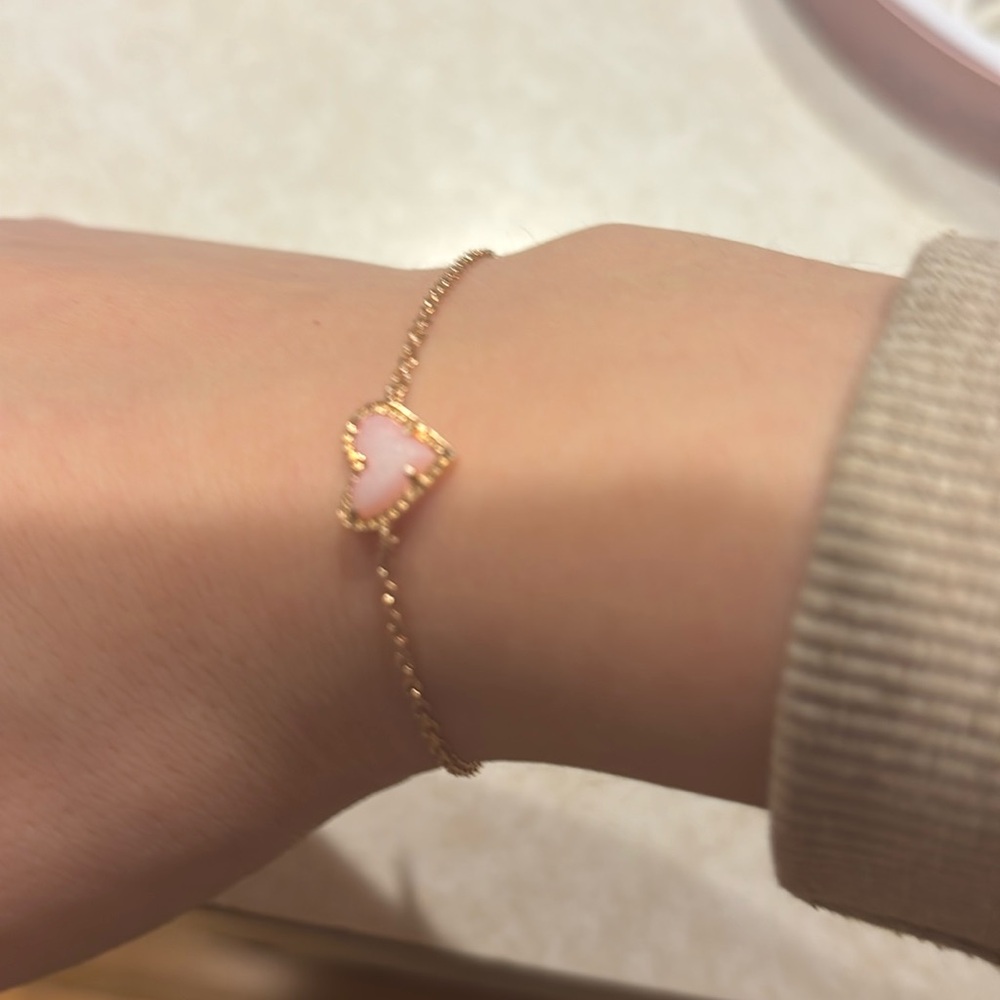 Kendra Scott Ari heart gold chain in light pink drusy